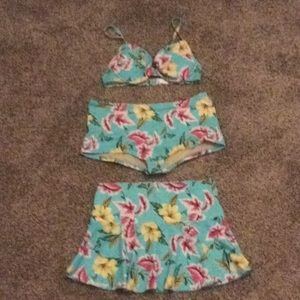 Victoria’s Secret’s 3-piece set ~ tropical